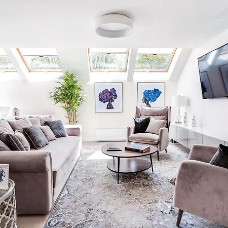 Апартаменты Hills Park Skylight Luxury
