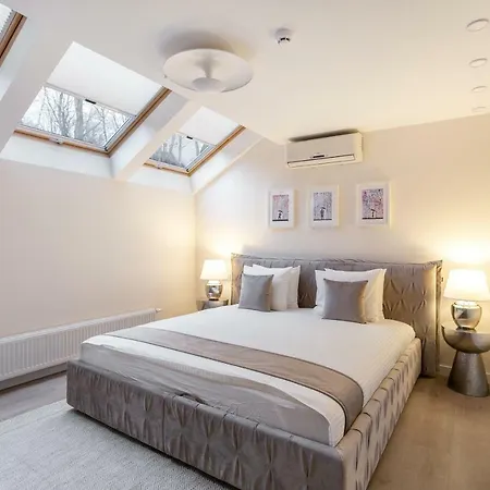 Hills Park Skylight Luxury *