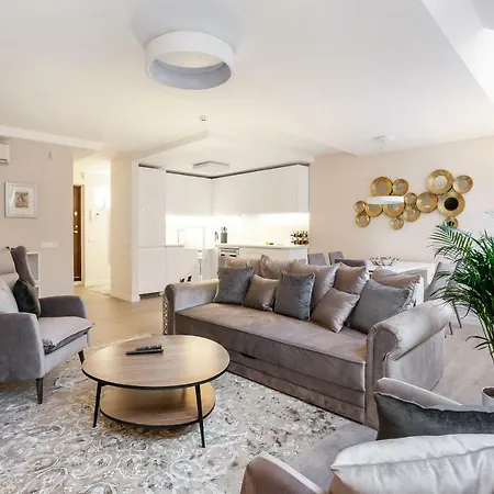 Апартаменты Hills Park Skylight Luxury